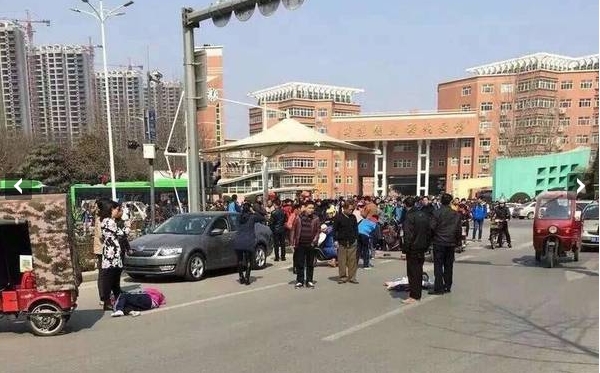 河南通报“处级干部驾车撞学生”:他对社会不满